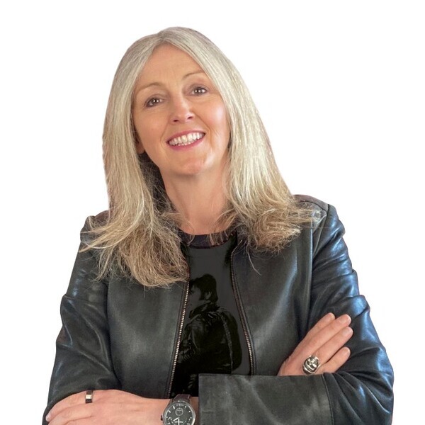 Dr Julia Jones